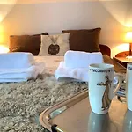 Dom Nad Jeziorem Tajty 기지크코