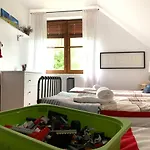 Dom Nad Jeziorem Tajty 펜션 기지크코